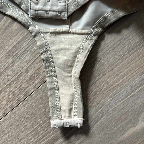 Bellefit size XS side zip corset postpartum - Picture 3 of 3